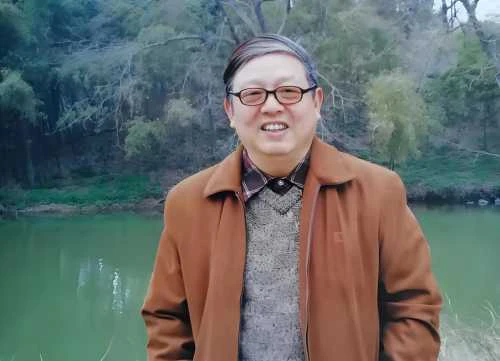 鞠伏强老师的照片，单击鼠标查看大图！